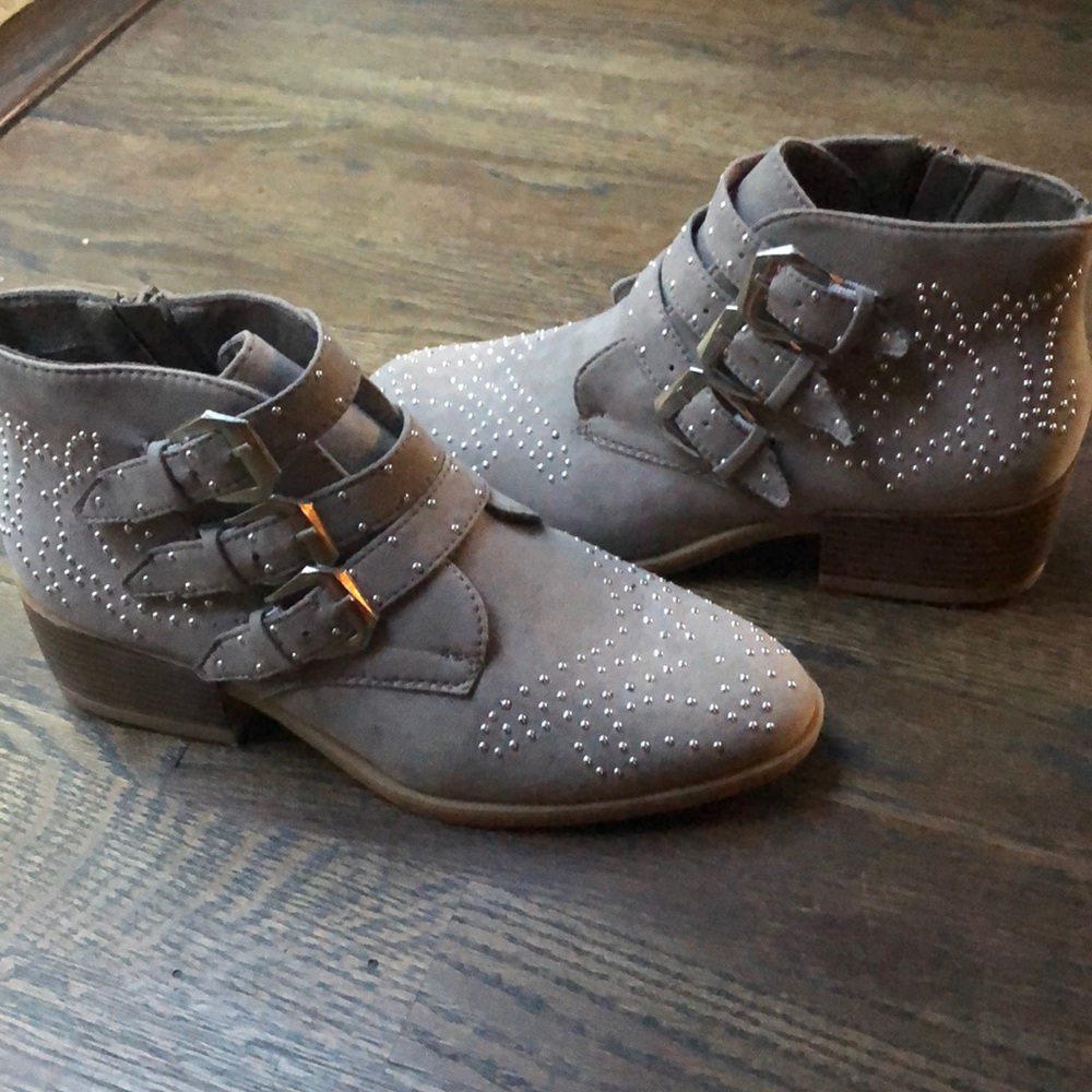 Boohoo grey booties